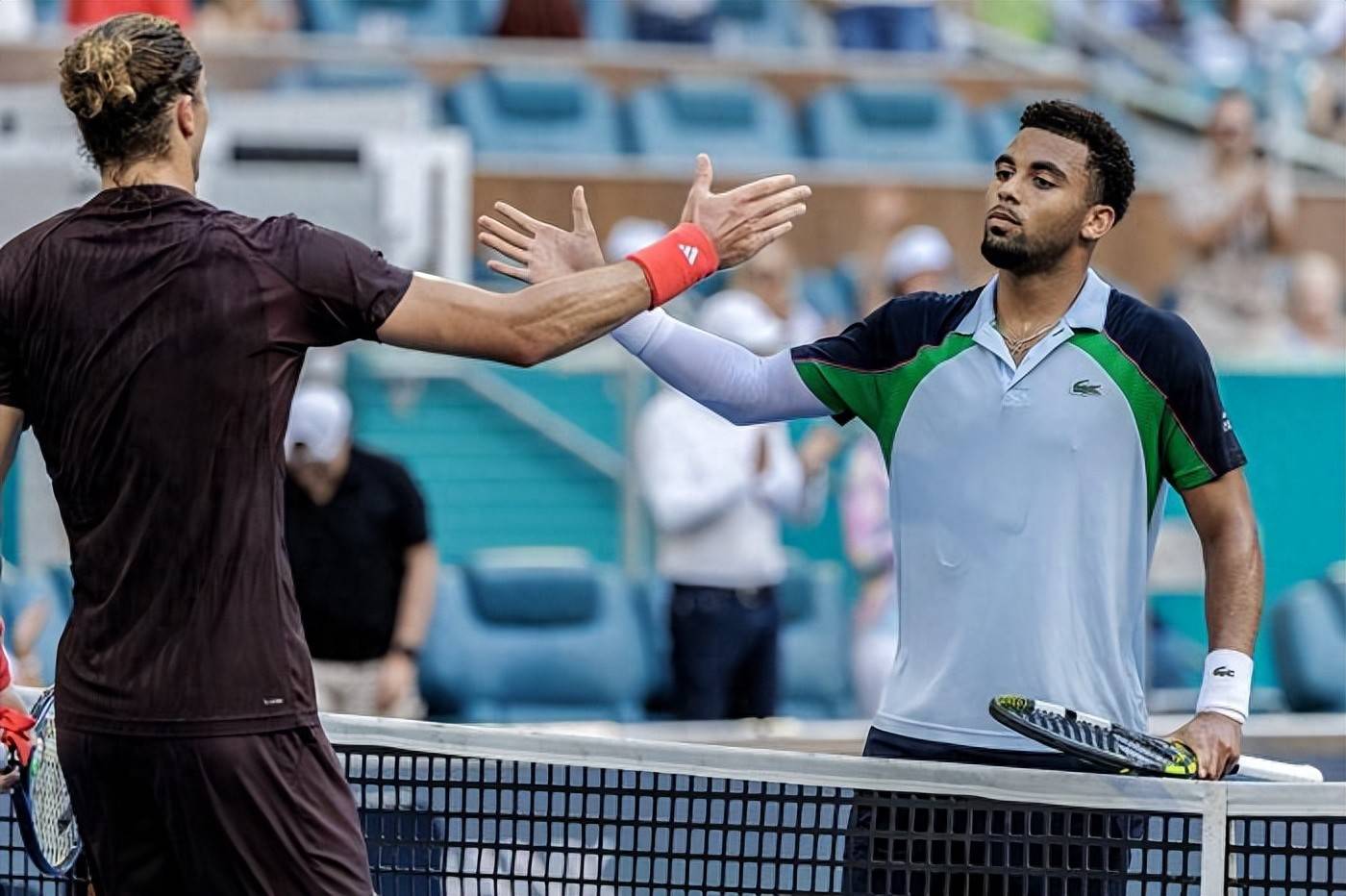 开云体育入口-德约科维奇意外战胜中国队，大比分获胜引爆全场！上演精彩一战(德约科维奇个人简历)