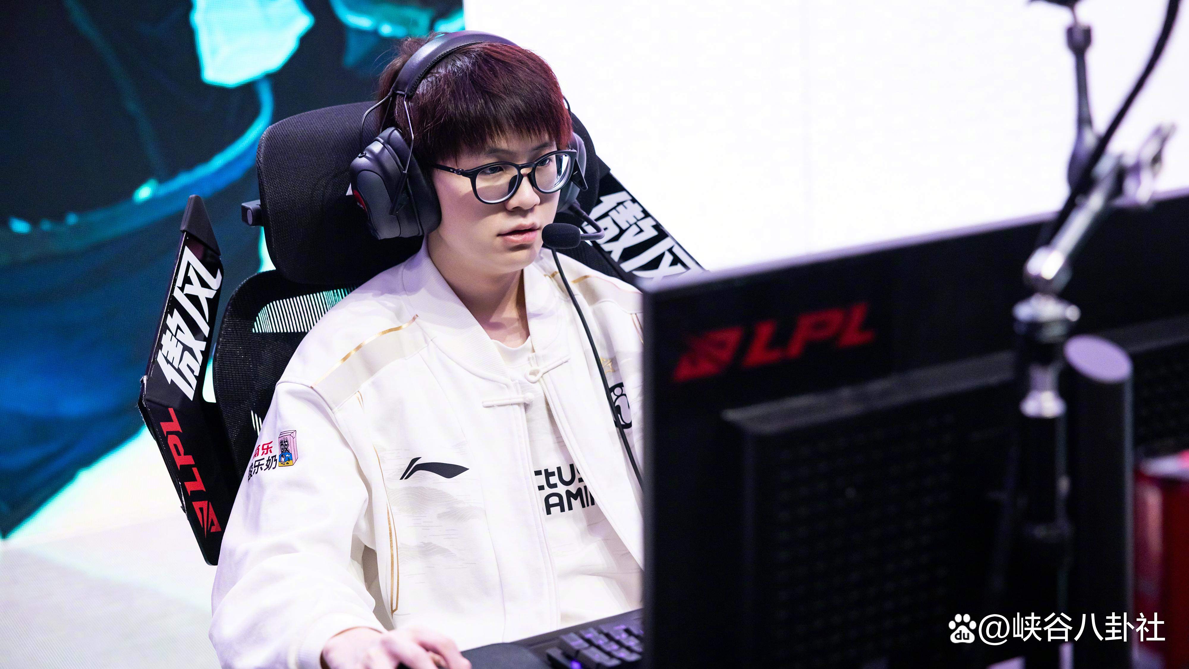 开云体育入口-Rookie意外战胜SKT，最后时刻胜出引爆全场！热度持续攀升的简单介绍