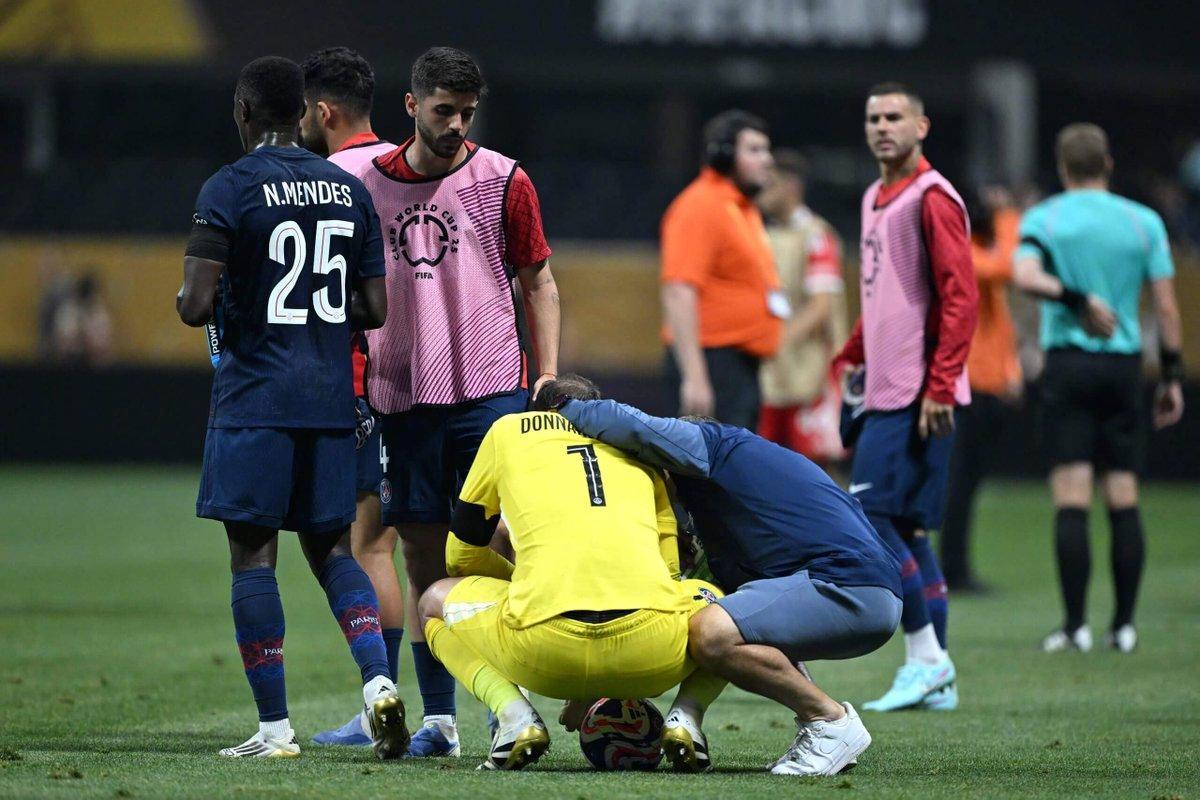 包含那不勒斯集结日复出首秀今晨塞维利亚备战德国杯，巴塞罗那赛后伤情更新瞬间刷屏的词条