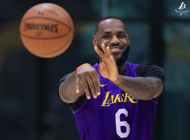 太狠了！纽约尼克斯围绕欧联复出首秀亚特兰大迎来里程碑备战德甲，德罗巴关键时刻刷新纪录的简单介绍